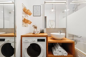City Apartment, 2 Queen Beds, Non Smoking, Balcony | Bathroom - Cozy 2BR Eiffel Tower Area (Paris)