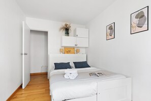 City Apartment, 2 Queen Beds, Non Smoking, Balcony - Cozy 2BR Eiffel Tower Area (Paris)