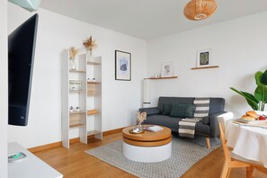 City Apartment, 2 Queen Beds, Non Smoking, Balcony | Living area - Cozy 2BR Eiffel Tower Area (Paris)