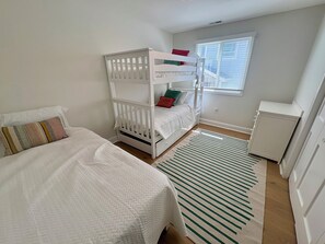 4 bedrooms, iron/ironing board, WiFi, bed sheets - Beautifully Renovated 4br Home on Avalon - Stone Harbor Border - Pet Friendly (Avalon)