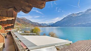 Superior Double Room with lake view, balcony Nr. 1 | Terassi/patio