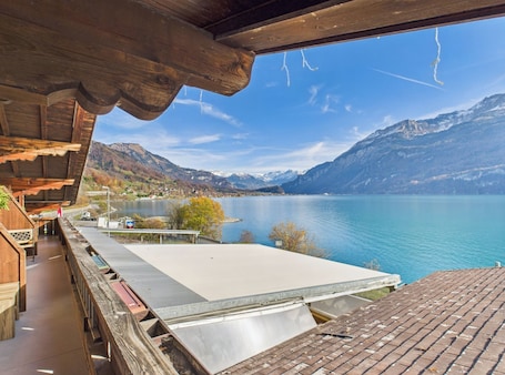 Superior Double Room with lake view, balcony Nr. 1 | Terrace/patio. Hotel Wildbach Brienz