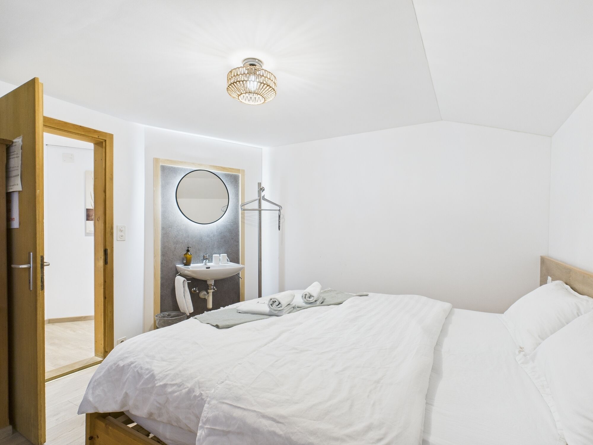 Standard Double Room with shared bathroom and WC Nr. 8