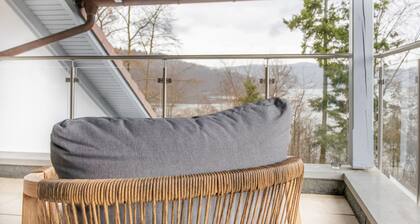 Lake view at the Edersee. Roof terrace. Sauna. Top location.