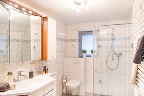 Bathroom - Vrbo Property (Hermfurth-Edersee)