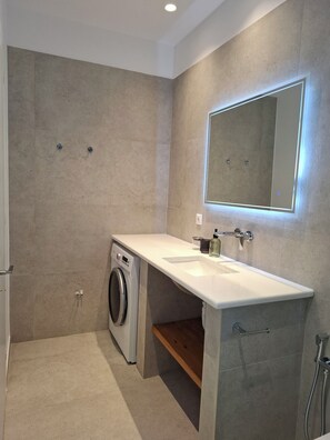 Bathroom - Seaview studio, terrace/garden with parking a few steps from town (Μυκονος)