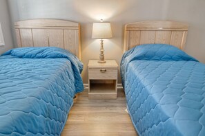 2 bedrooms, iron/ironing board, WiFi, bed sheets - "Sunsets and Sand Retreat" (Myrtle Beach)