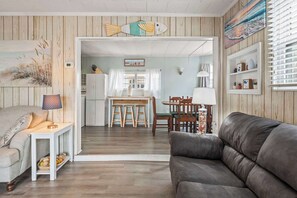 TV - "The Sun & Fun Bungalow"  Ocean Lakes (Myrtle Beach)