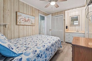 3 habitaciones, tabla de planchar con plancha, wifi y ropa de cama 