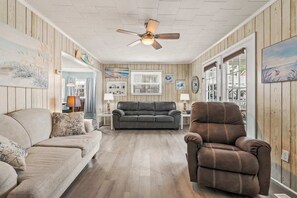 TV - "The Sun & Fun Bungalow"  Ocean Lakes (Myrtle Beach)
