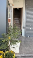 Entrada al alojamiento