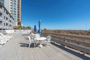 Outdoor dining - Chateau at the Sea K3 (North Myrtle Beach)