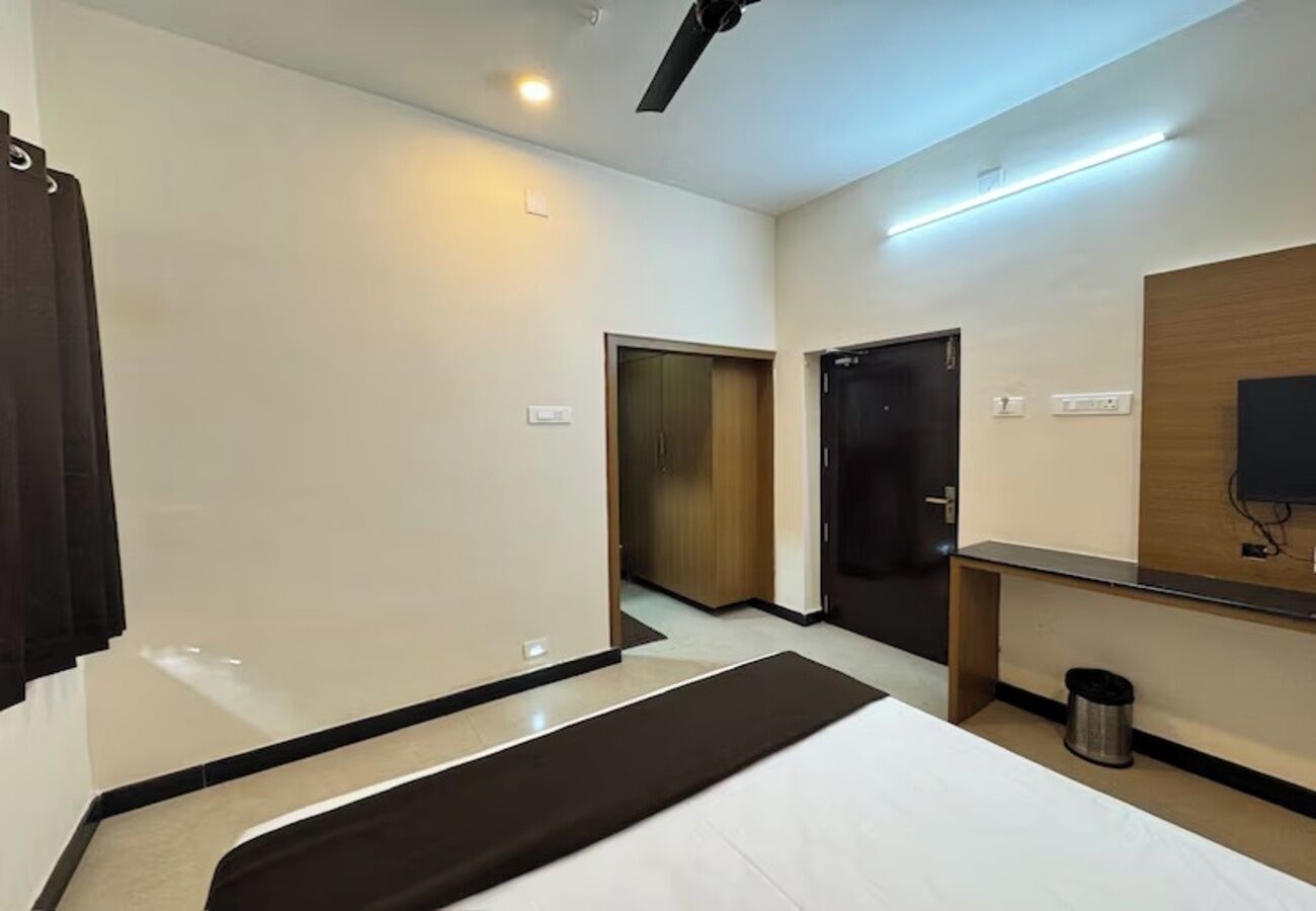 Deluxe Room | Soundproofing, free WiFi, bed sheets