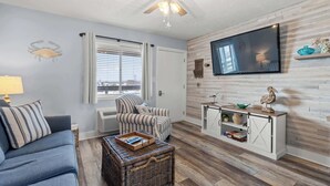 TV - "Beach Dreams" 1 Bedroom located in Garden City (Murrells Inlet)