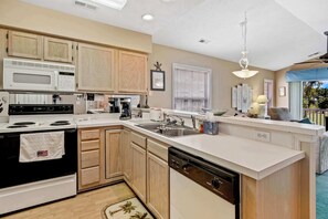 Coffee/tea maker, fridge, microwave, oven - "Sunsets and Short Putts" (Myrtle Beach)