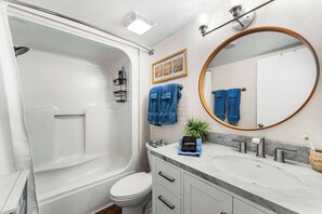 Shower, hair dryer, towels - "Dreams By The Sea" at dunes village (Myrtle Beach)
