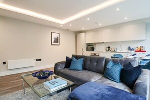 Living area - 🌟Stylish 1 Bedroom Apartment Central Welwyn Garden City -Ideal for Family Visit (Welwyn Garden City)