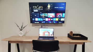 Basic Twin Room, City View | Interior