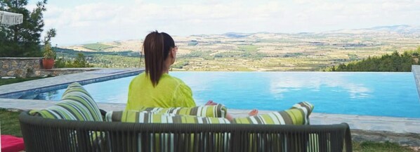 Maison, 4 chambres, balcon, vue jardin | Piscine