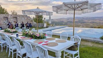 House, 4 Bedrooms, Balcony, Garden View | Outdoor dining