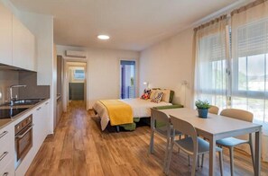 Iron/ironing board, WiFi, bed sheets - Tower View & Double Balcony - Modern Studio Apartment with Parking (Pisa)