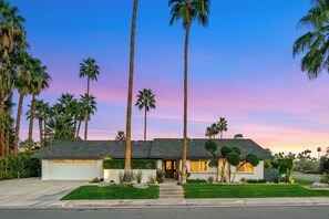 Exterior - Living The Desert Way - Expansive 5‑Bedroom with Pool, Spa, Fire Pit & Stunning Mountain Views (Palm Springs)