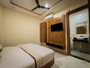 Deluxe Double Room - Shri Ram Retreat (Vrindavan)