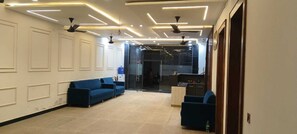 Lobby - Shri Ram Retreat (Vrindavan)