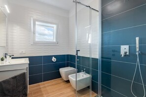 Shower, hair dryer, bidet, soap - Terrace- new - 900m Tower -Park priv- spacious (Pisa)