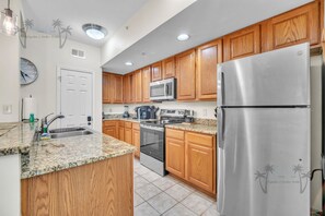 Private kitchen - Beautiful 2 bedroom 2 bathroom on 2nd floor (Gulfport)