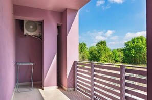 Property grounds - Studio Apartment with Double Balcony - 900 m from Tower, Private Park (Pisa)