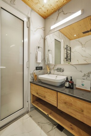 Deluxe Villa | Bathroom - ELIVAAS 4 BHK Kavya Villa With Lounge  (Kasauli)