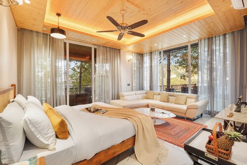 ELIVAAS 4 BHK Kavya Villa With Lounge 