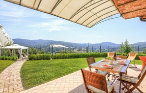 Outdoor dining - 3 bedroom gorgeous home in Montecatini Val Di Cec (Montecatini Val Di Cec)