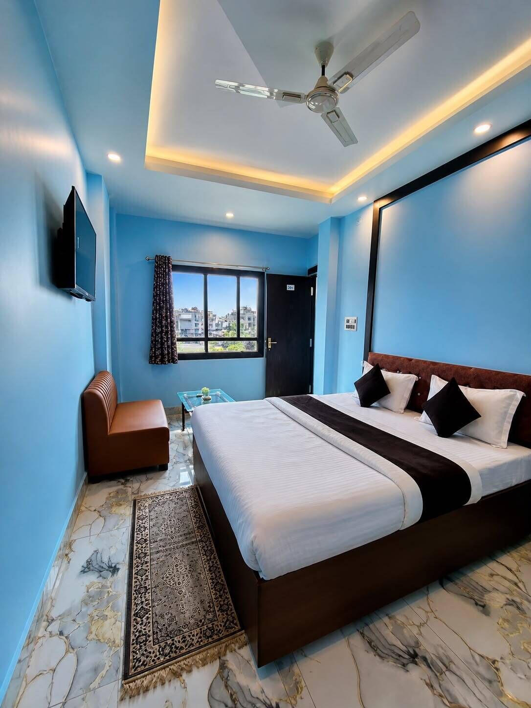 Suite | Egyptian cotton sheets, premium bedding, Select Comfort beds