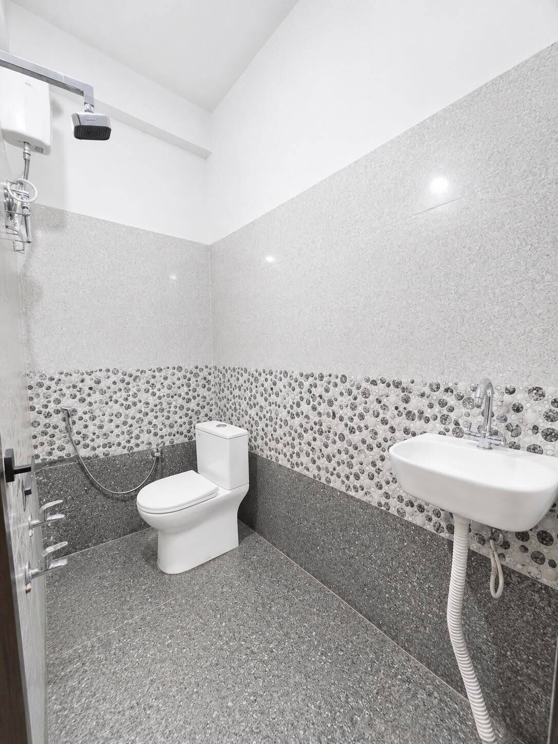 Suite | Bathroom | Shampoo, toilet paper