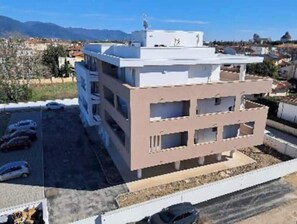Exterior - Studio Apartment with Balcony Tower View - New, 900 m from Center (Pisa)