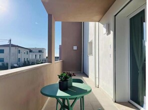 Terrace/patio - Studio Apartment with Balcony Tower View - New, 900 m from Center (Pisa)