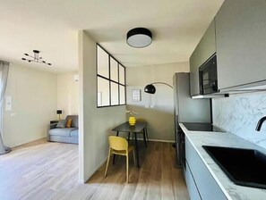 Interior - New Apartment with Balcony - 900 m from the Tower, Private Park (Pisa)