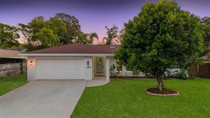 Exterior - Between The Tides: Heated Pool, Beach, Sports Court. Walk to Amphitheater (St. Augustine)