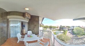 Apartment, 1 Bedroom, Balcony, City View | Dining - Cozy Flat With Pool in Lignano (Lignano Sabbiadoro)