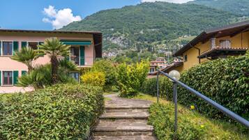 Family House, 2 Bedrooms, Balcony (Lenno Il Guscio) | Property grounds