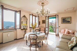 Family House, 2 Bedrooms, Balcony (Lenno Il Guscio) | Living area