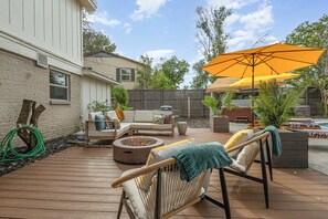 Terrace/patio - Unique 5-bedroom house in beautiful Garland with AC (Garland)