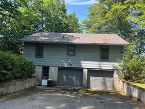 Exterior - Classic Lake House with Guest Cottage on Wolfeboro's Premier Springfield Point (Wolfeboro)
