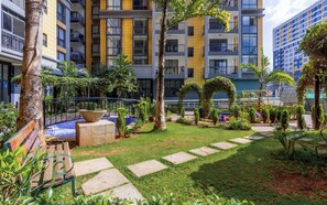 Property grounds - 3-bedroom apartment in wonderful Nairobi with indoor pool and garden (Nairobi)