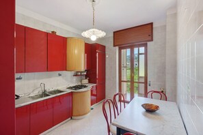 Private kitchen - Apartment 'Le Stelle Di Zia Pina' with Sea View, Wi-Fi and Air Conditioning (Torre del Greco)