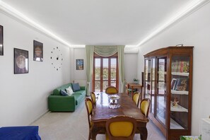 Living area - Apartment 'Le Stelle Di Zia Pina' with Sea View, Wi-Fi and Air Conditioning (Torre del Greco)