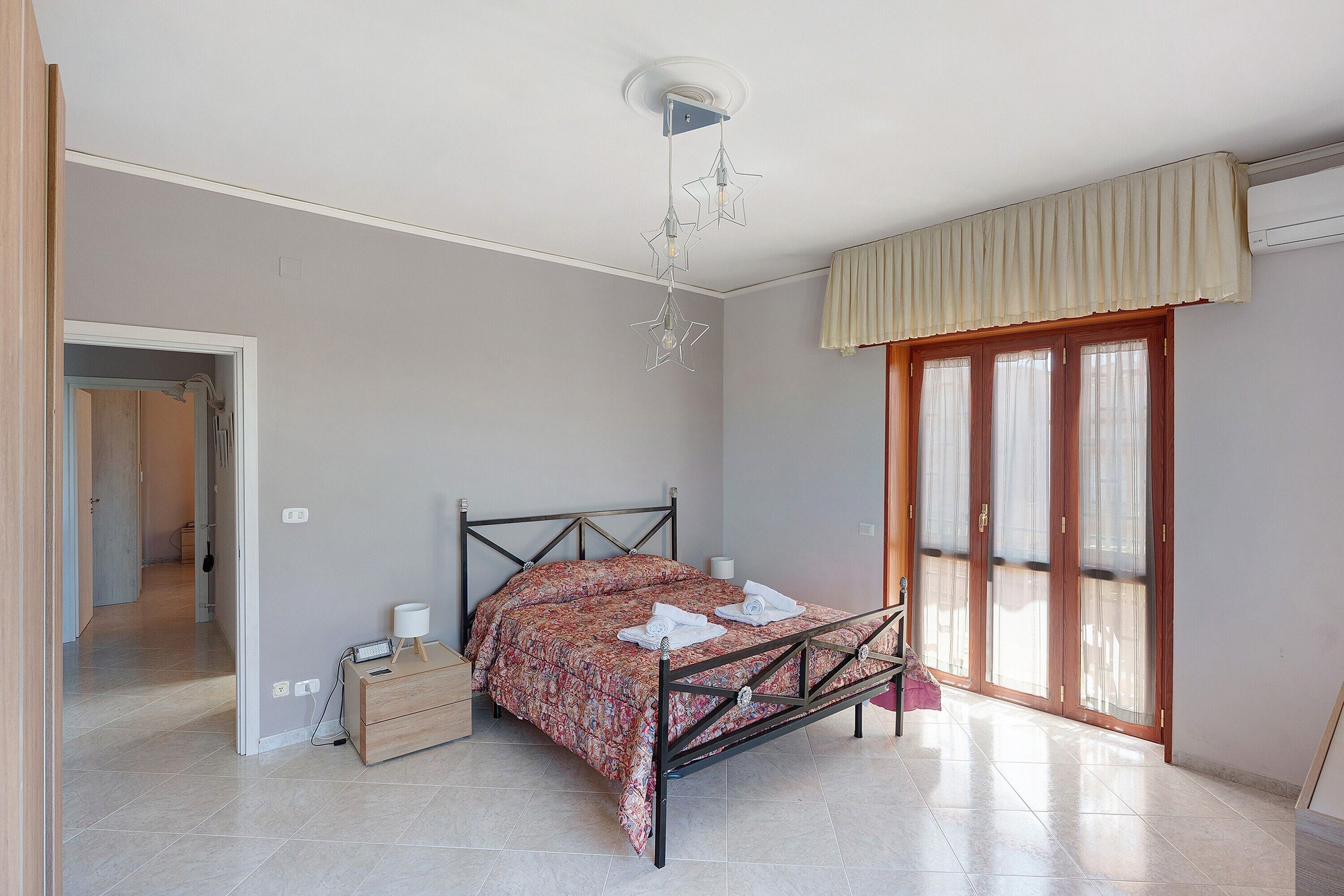 2 chambres, fer et planche à repasser, Wi-Fi, draps fournis