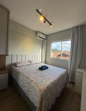 Room - Beautiful and modern apartment, close to the beach, with marina and barbecue area. (Balneário Camboriú)